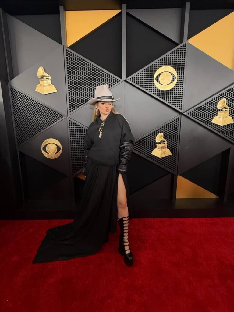 Chinchilla Singer in award show