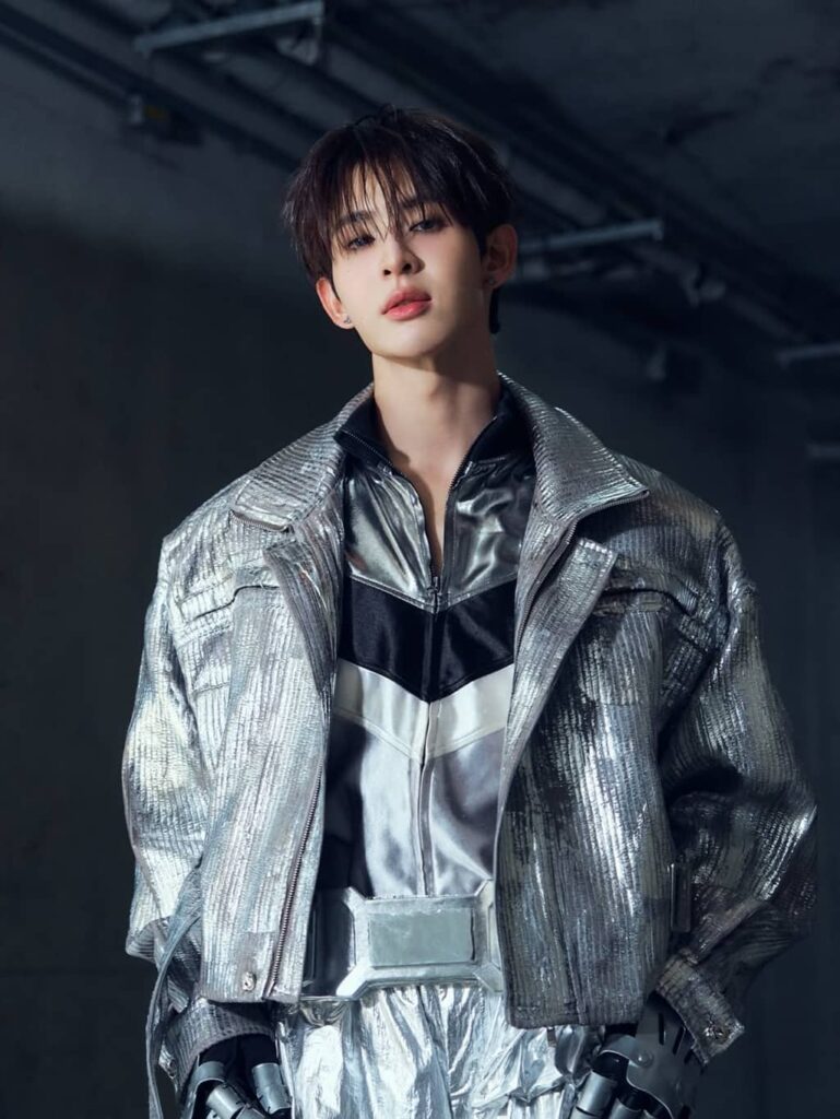 James Supamongkon Wongwisut pose
