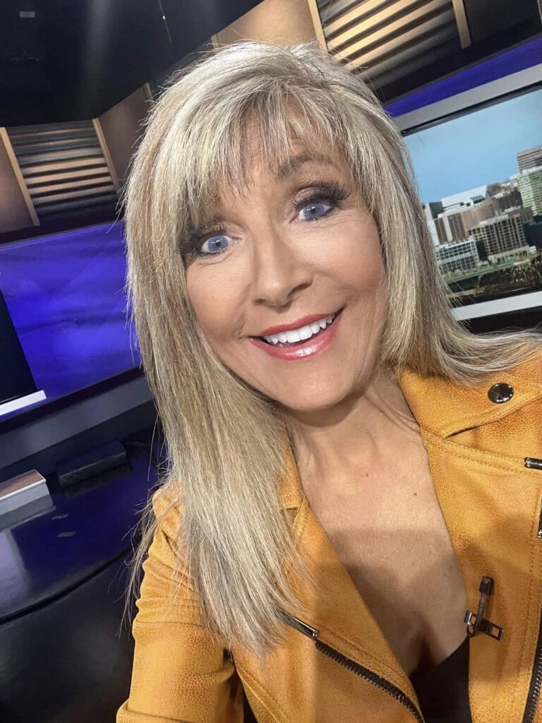 Liz Bonis wig