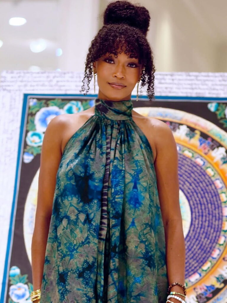 Yaya DaCosta with blue top