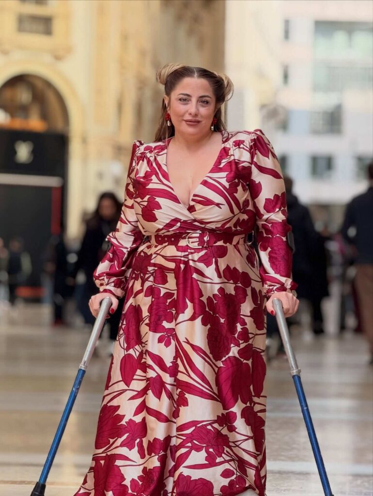 Benedetta De Luca standing