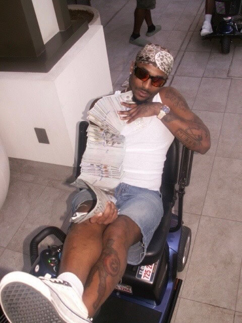 Loe Shimmy with money