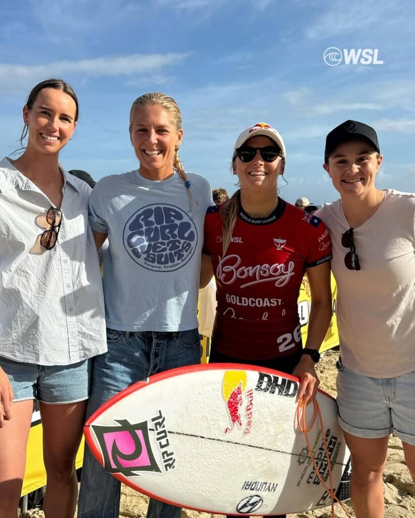 Stephanie Gilmore with womens at beach