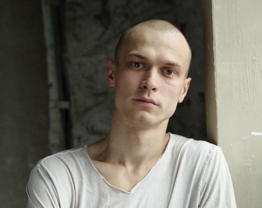 Yura Borisov With Bald Look