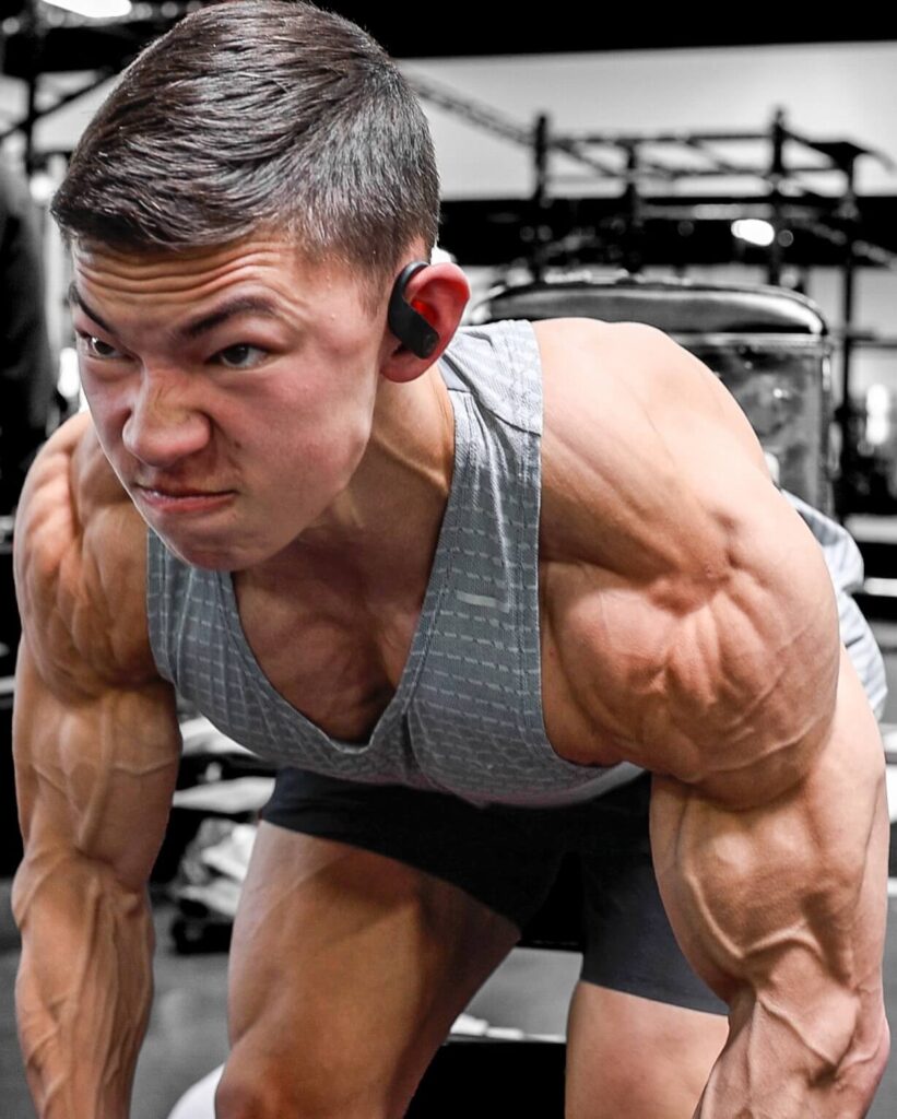 tristyn lee at gym doing workout