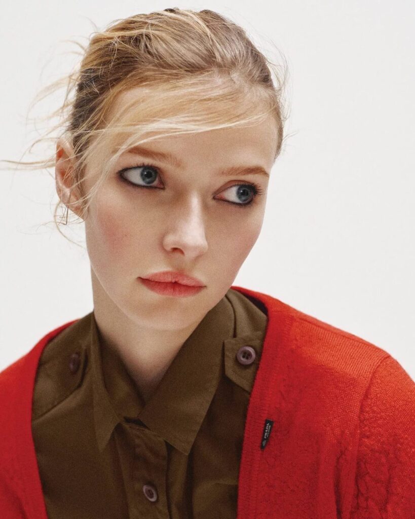 Apple Martin lips