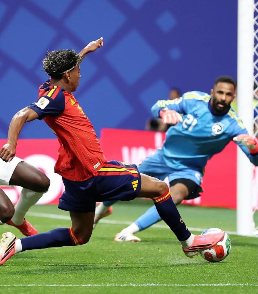 Lamine Yamal during match