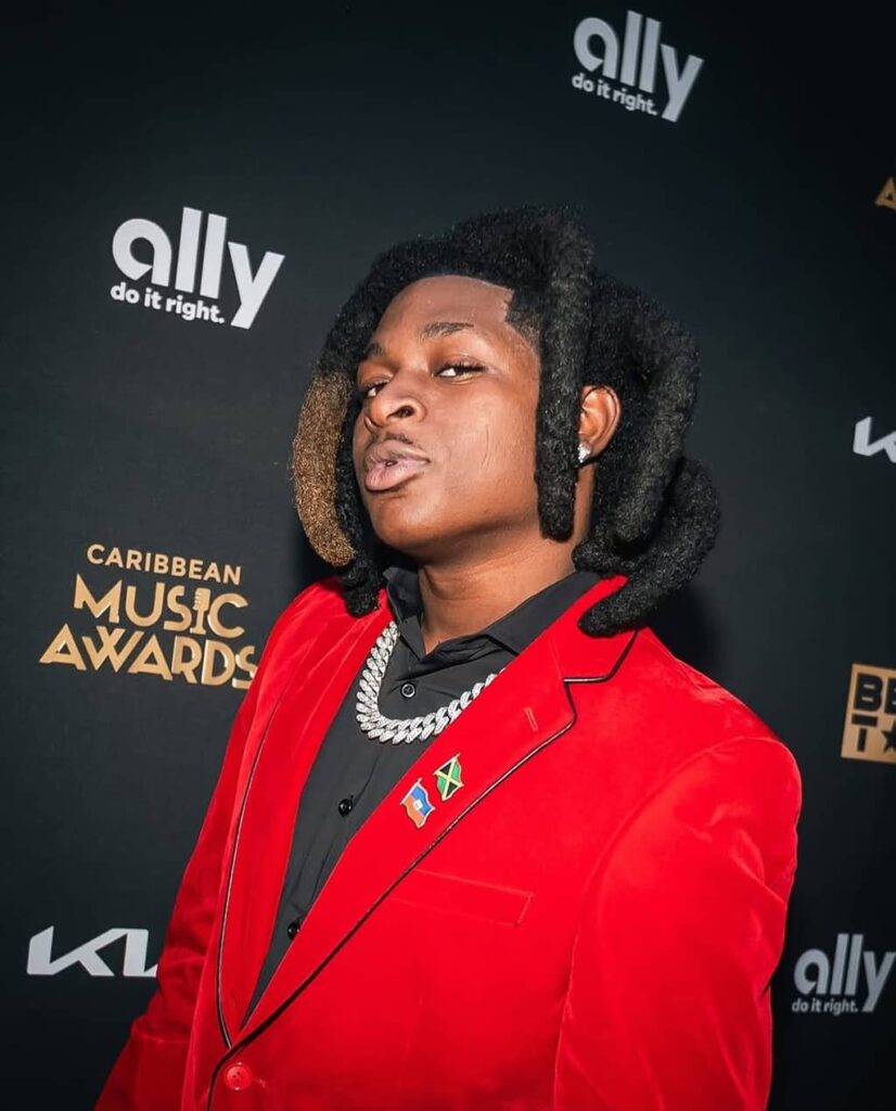 Ayetian singer at award show