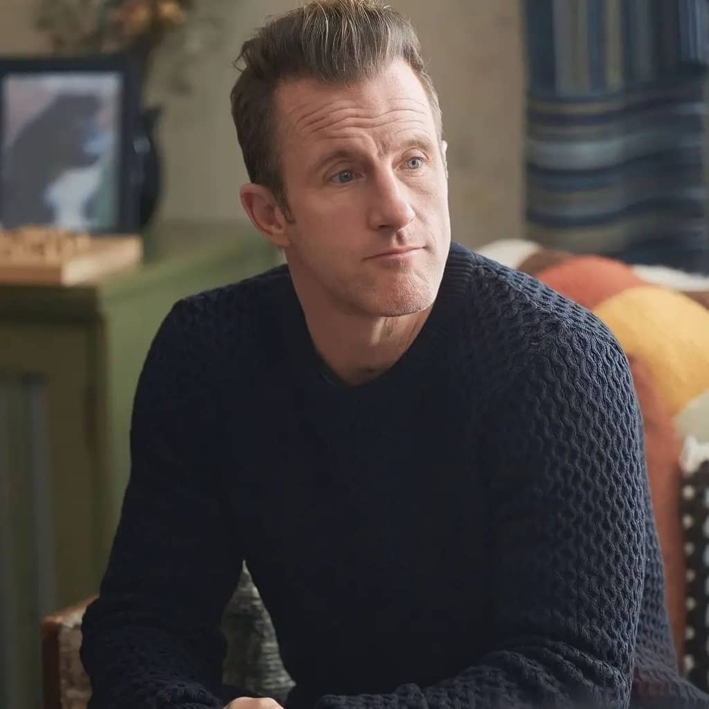 Scott Caan on chair