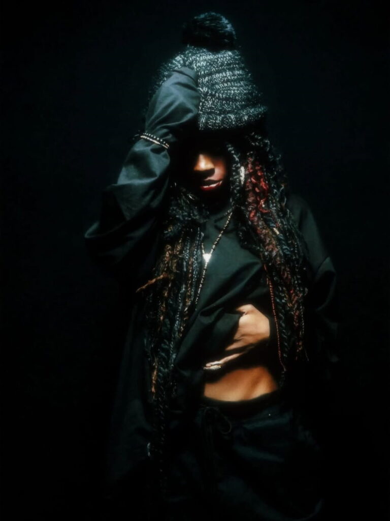 iAMLYRIC with hat