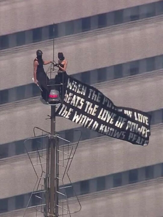 ivan beerkus proposing angela nikolau on empire state building, new york