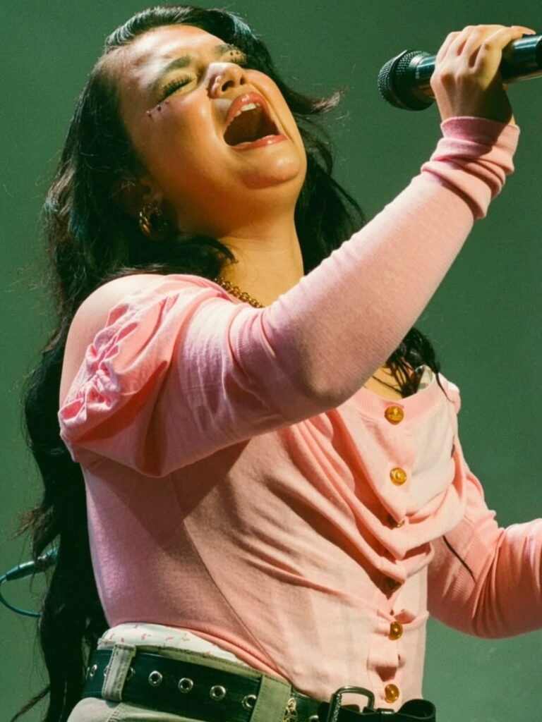 Lola Young during singing