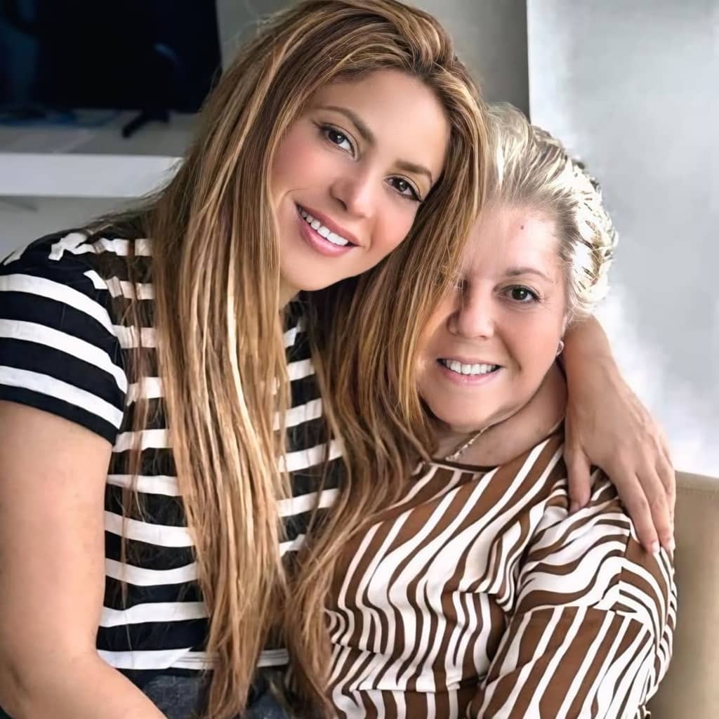 Nidia del Carmen Ripoll Torrado with Shakira