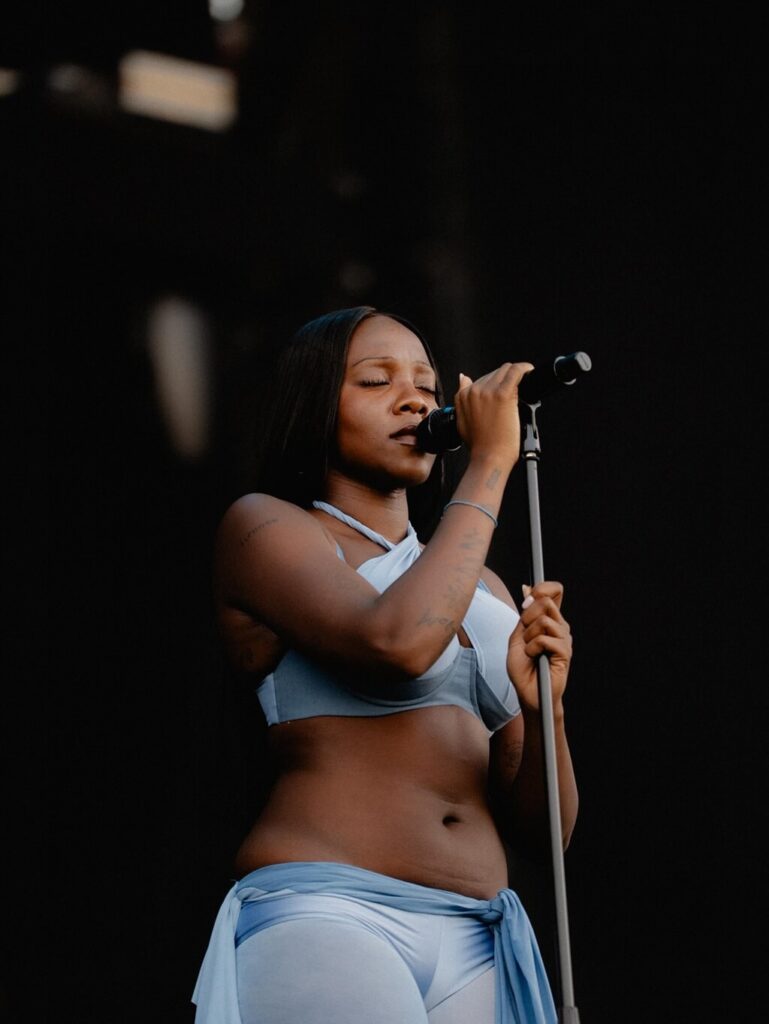 Rachel Chinouriri Performing on Stage