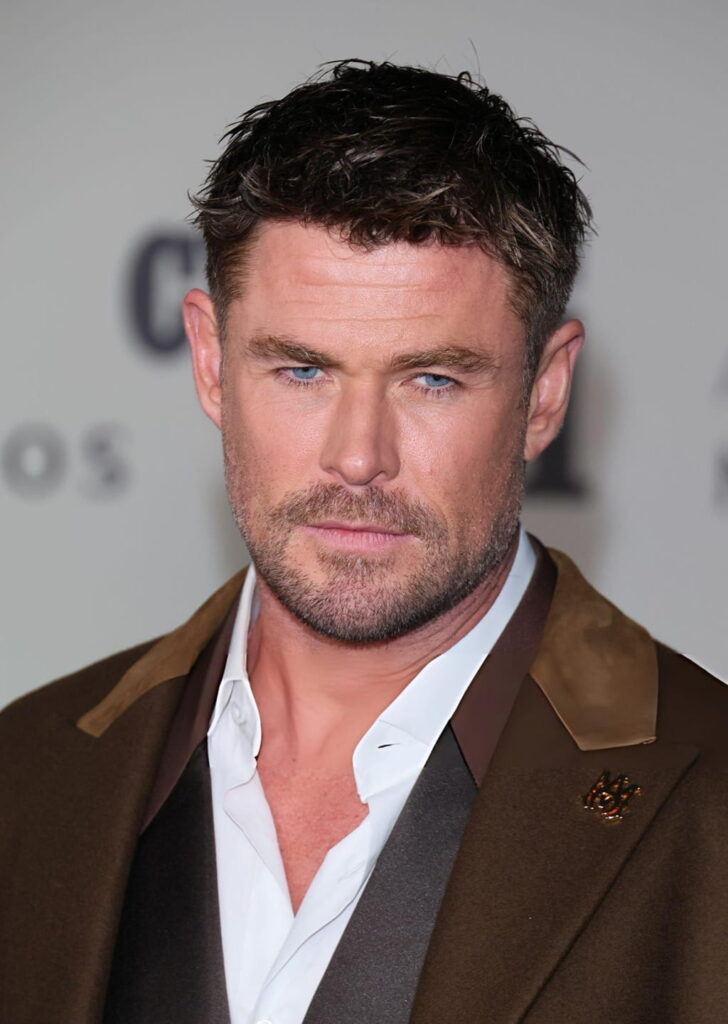 Chris Hemsworth at event