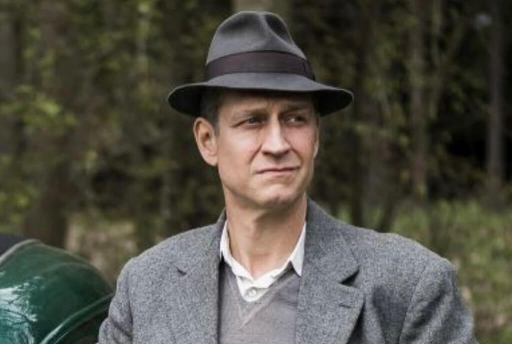 Robert Gant Age